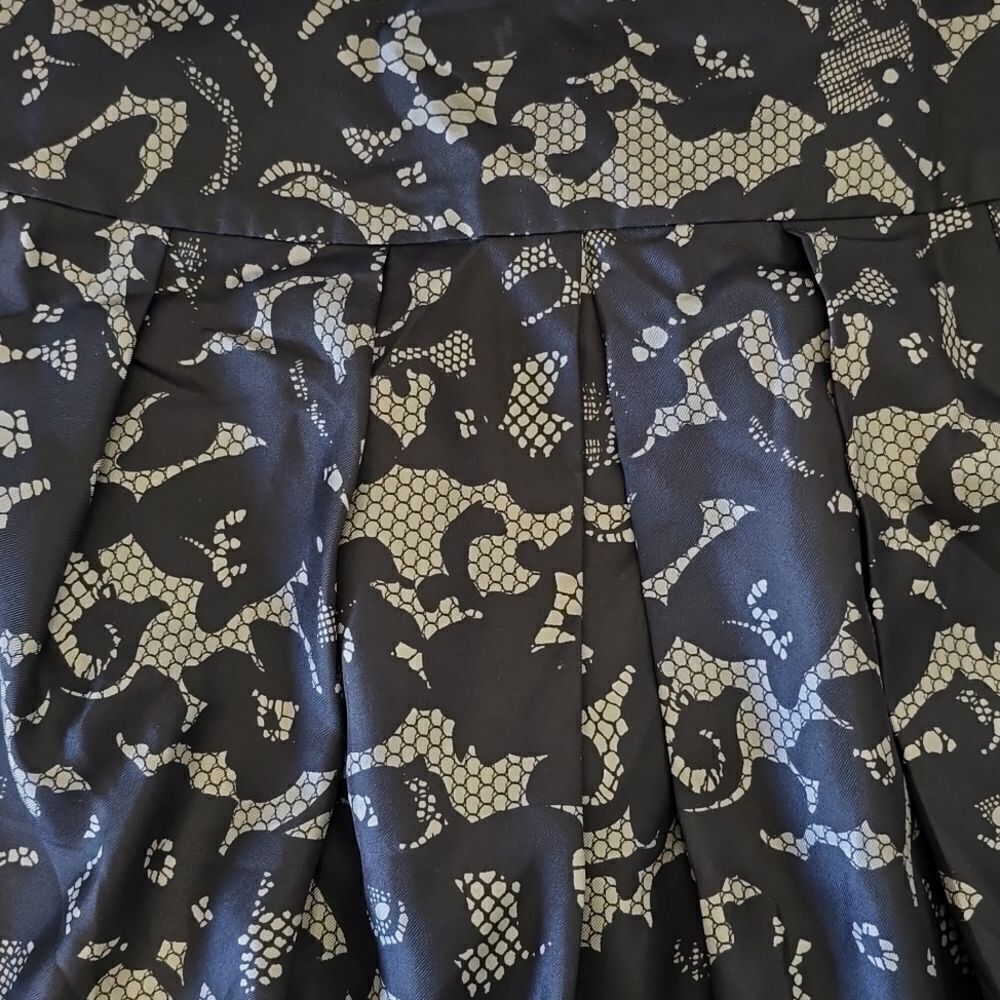 Banana Republic Black and Taupe Lace Print Silk Skirt - Size 6 Petite - Picture 6 of 14